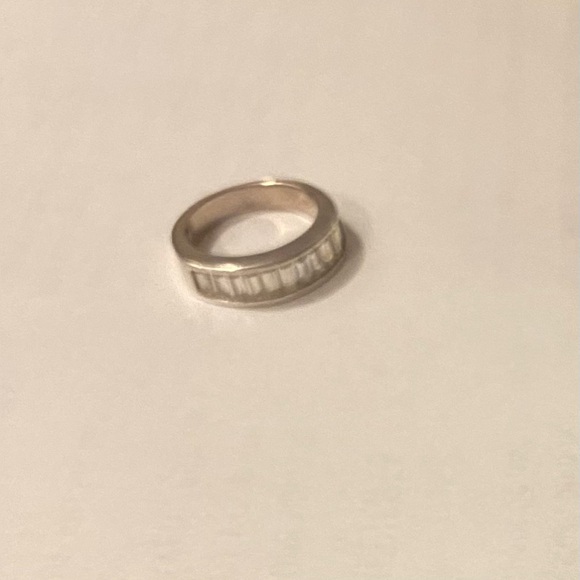 Avon 925 Sterling Silver square cut Cubic Zirconia stones band ring - size 5 - Picture 6 of 12